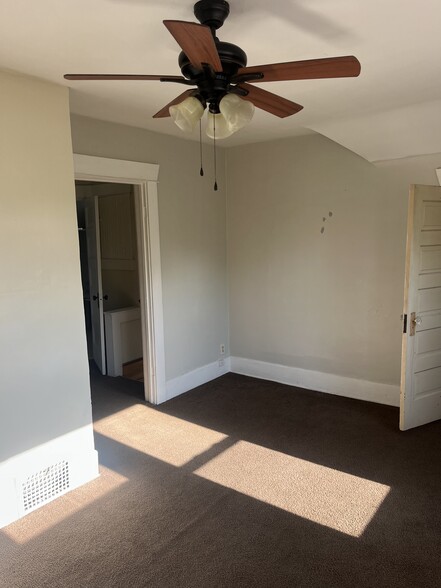 Liv rm - 2228 7th St SW