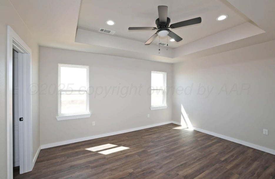 Building Photo - 925 E Loop 335 S