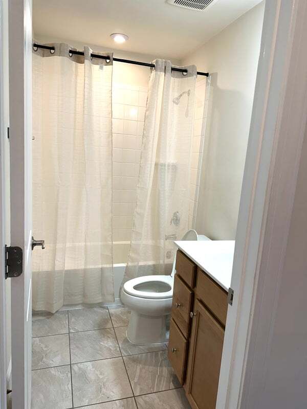 Building Photo - 8773 Elsing Green Dr