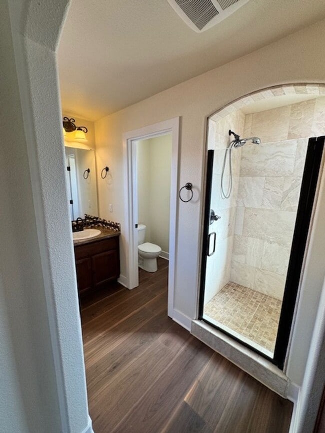 Building Photo - $500 Move in Special with signed lease by 12/15/2025 ~ Upscale Modern 4 Bed | 2.5 Bath – Yard Mai...