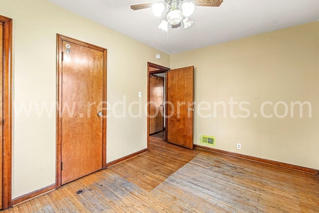 Building Photo - 328 N Post Rd