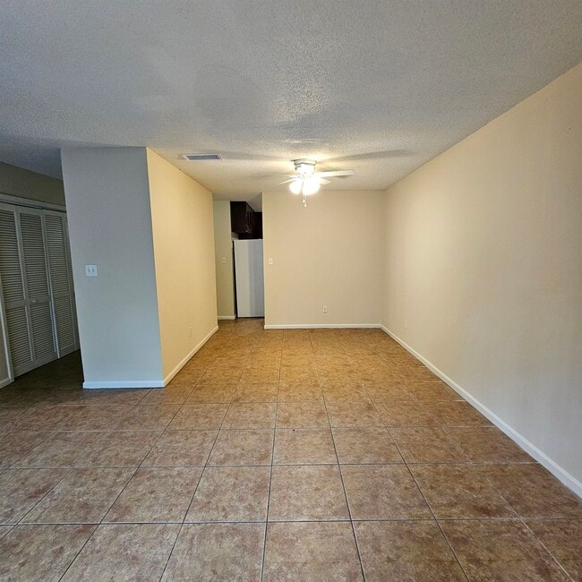 Building Photo - 3701 Donovan Dr