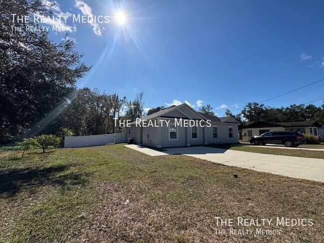 Building Photo - 1999 Marshall St