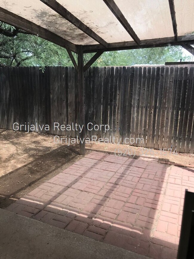 Building Photo - 2020 N Madelyn Ave