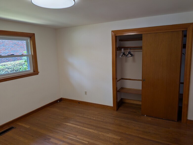 Building Photo - 53 Oakley Rd