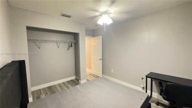 Building Photo - 2006 SE 14th Ct