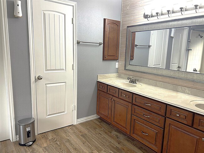 Building Photo - 3027 Sandpiper St