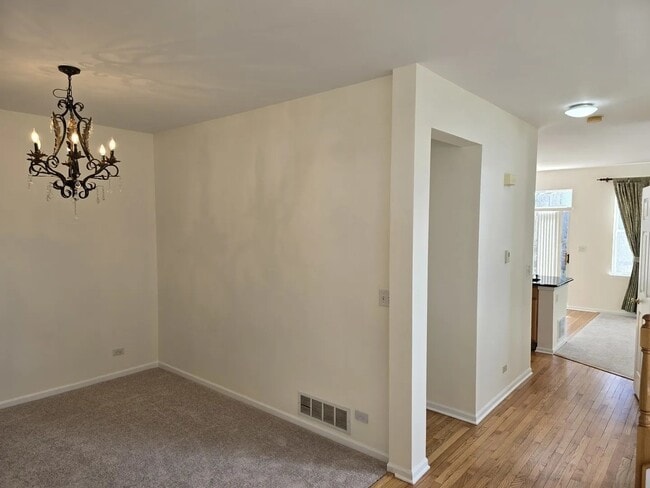 Building Photo - 211 Valley View Dr