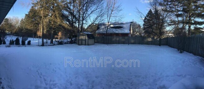 Building Photo - 913 Mulberry Ln