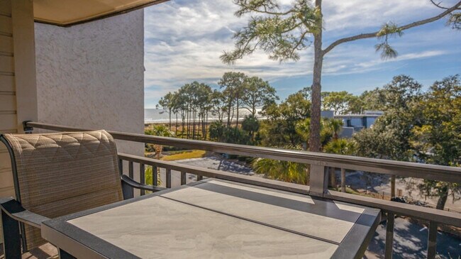 Building Photo - 23 S Forest Beach Dr
