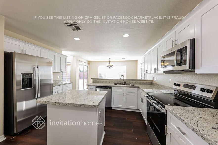 Building Photo - 6887 W Via Del Sol Dr