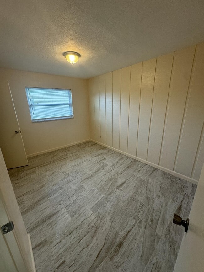 Building Photo - 970 Butia St