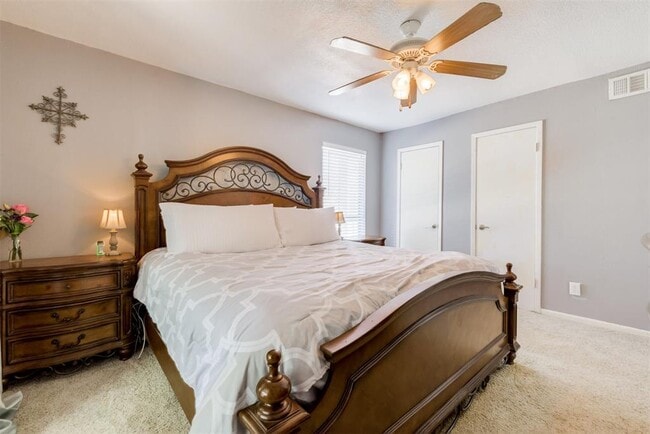 Building Photo - 17331 Red Oak Dr