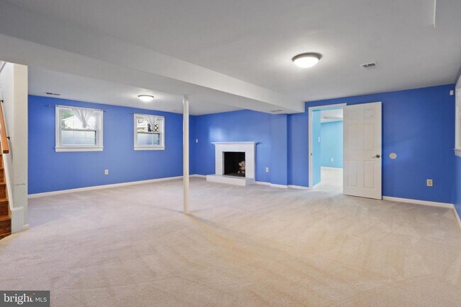 Building Photo - 5812 Helmsdale Ln