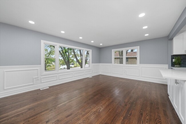 Building Photo - 9624 W Shore Dr