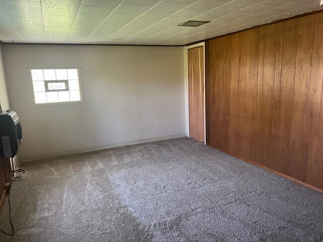 Building Photo - Spacious 2 bedroom house in Penn Hills!!!