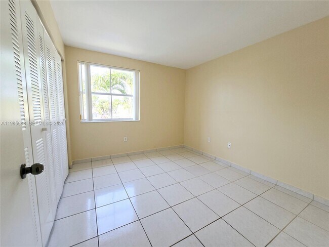 Building Photo - 365 NW 85th Ct