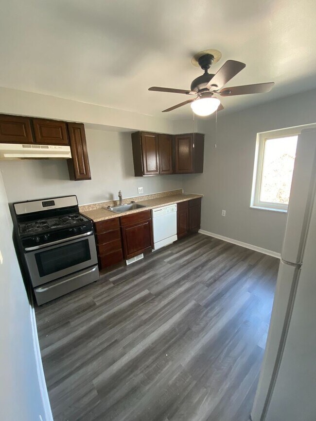 Building Photo - 2312 Eccles St