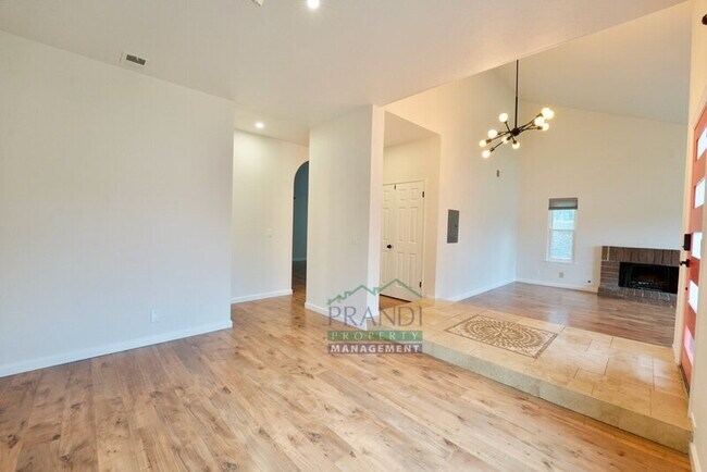 Building Photo - 9 Quince Ct
