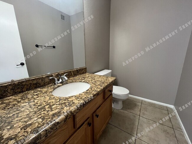 Building Photo - Charming 3 Bedroom, 2.5 Bath Home in North...