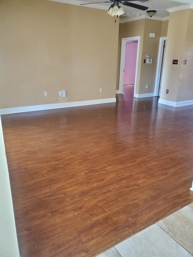 Building Photo - Gorgeous 3 bedroom 2 bathroom brick home