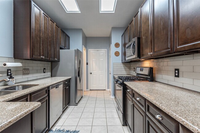 Building Photo - 336 Capella Oaks Ln