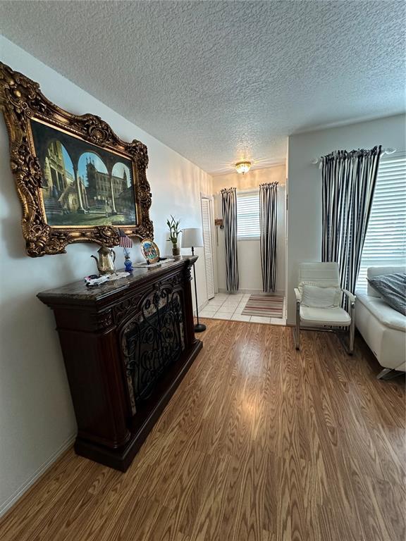 Building Photo - 2420 Park Ln