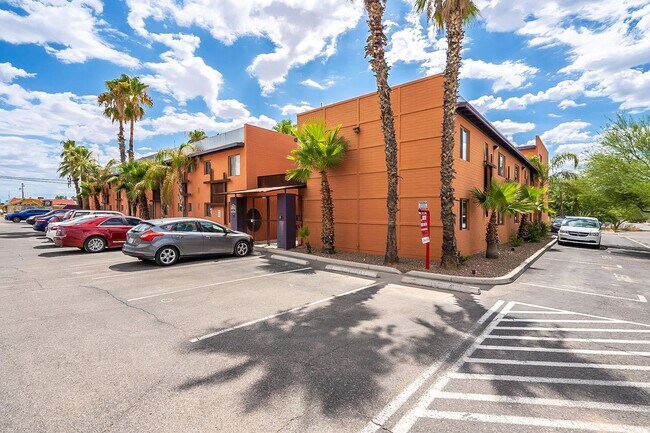 Building Photo - 55 N Cherry Ave