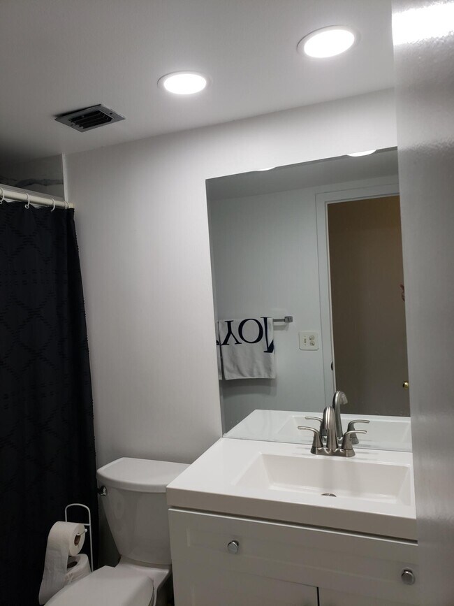 Building Photo - 77 Mansfield B