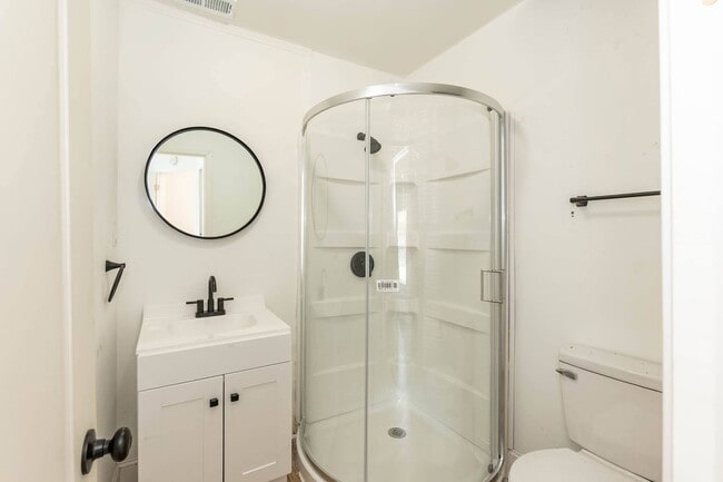 Building Photo - Beautifully Remodeled Three Bedroom Home!