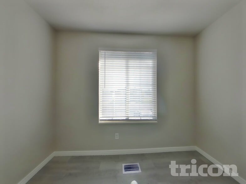 Building Photo - 5447 Midland Dr