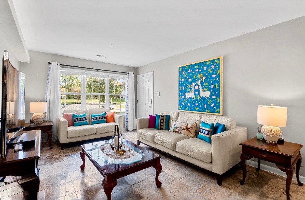 Living room - 8707 Grasmere Ct