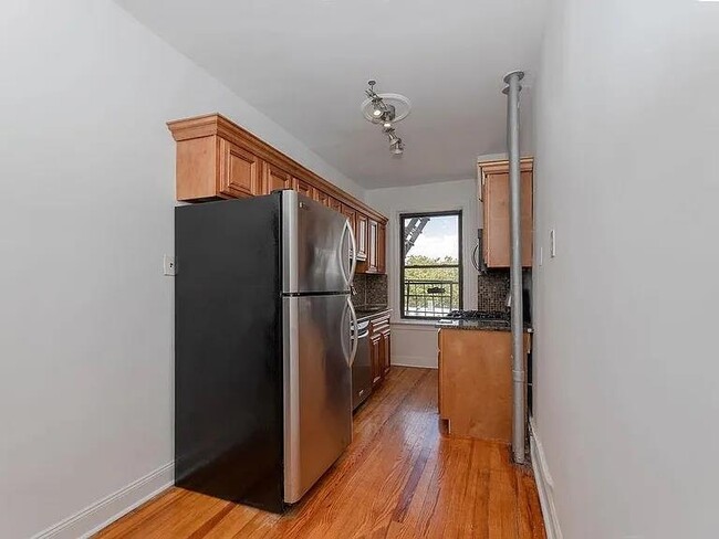 Building Photo - 50 Reservoir Ave