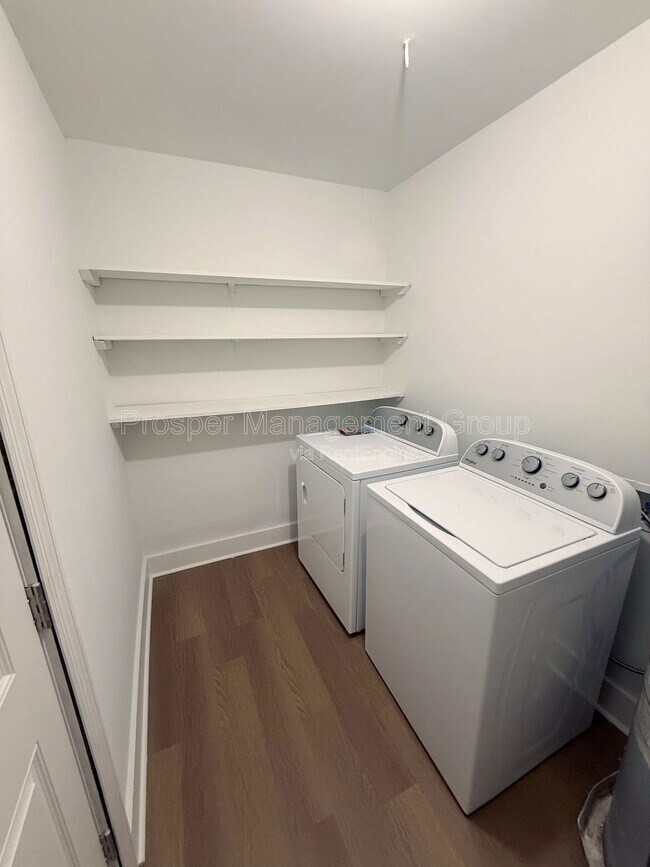 Building Photo - 258 Fleming Rd