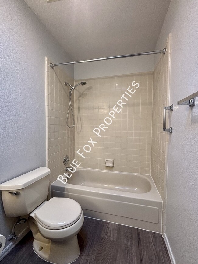 Building Photo - 1721 W Dalehaven Cir