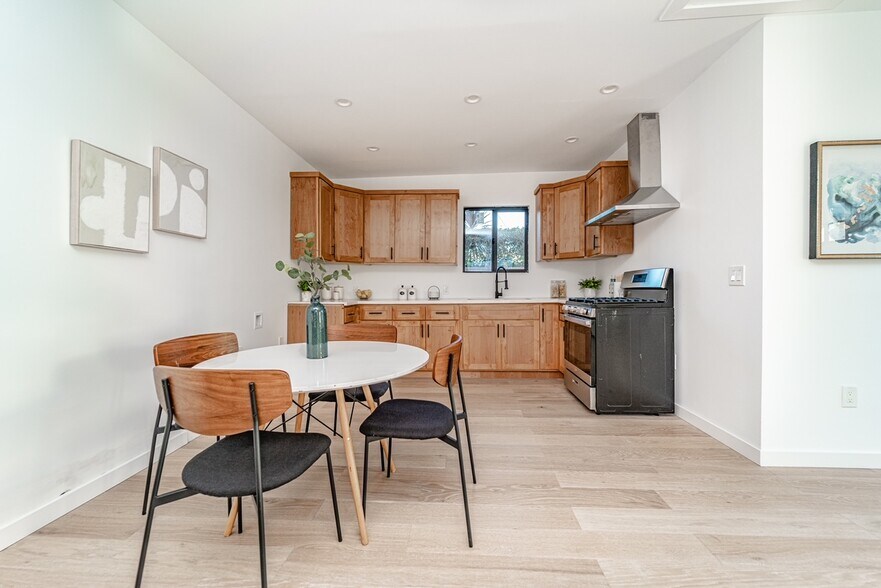 Building Photo - 3015 Hillcrest Dr