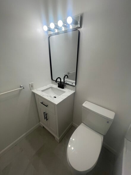 Building Photo - 238 Hanover St