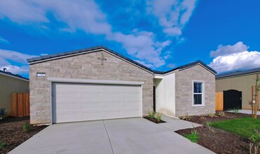 Building Photo - Beautifully Built Home! 3 bed, 2 bath