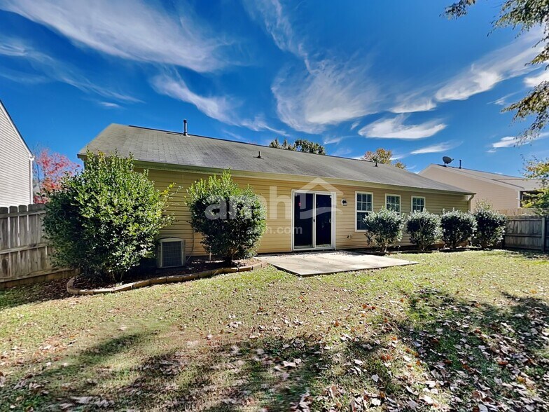 Building Photo - 3928 Edgeview Dr