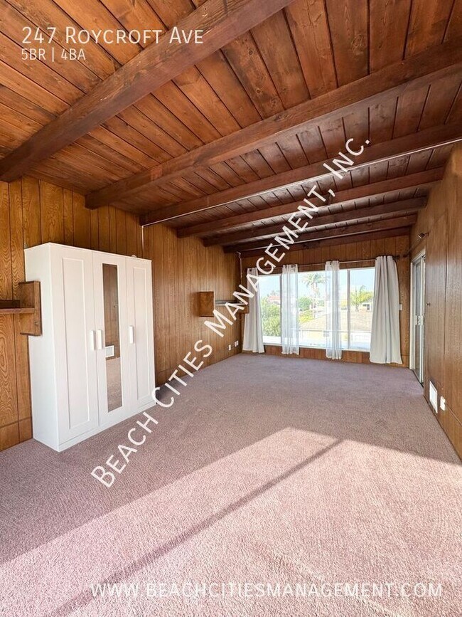 Building Photo - 247 Roycroft Ave