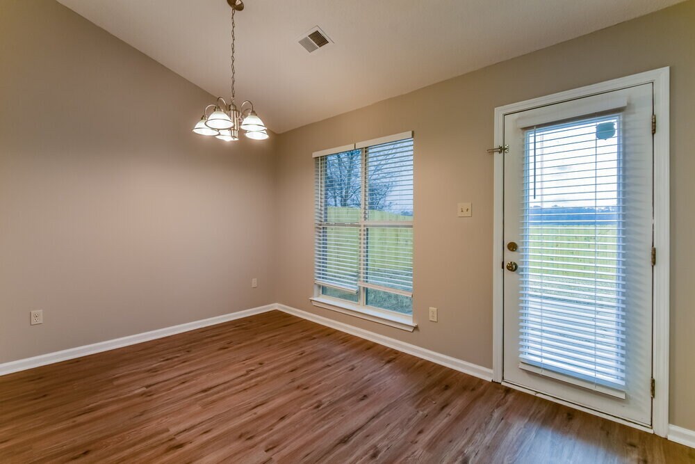 Building Photo - 5580 Kaitlyn Dr E