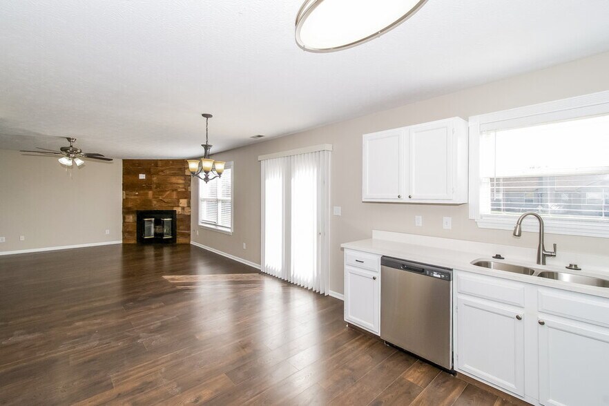 Building Photo - 1099 Meadowview Ct
