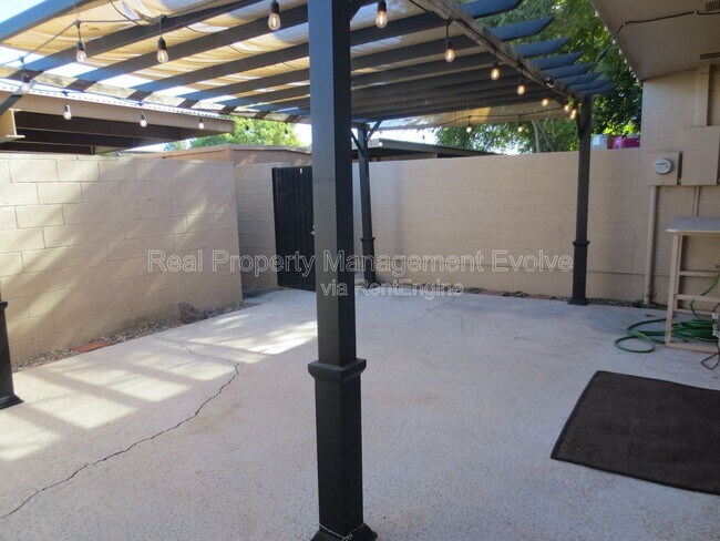 Building Photo - 4808 S Juniper St