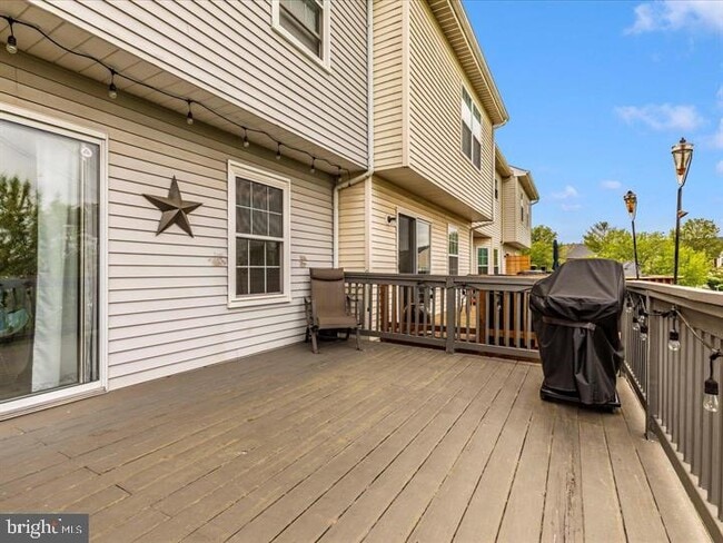 Building Photo - 6338 Towncrest Ct