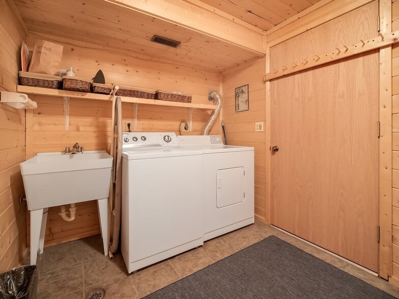 Building Photo - 649 American Way