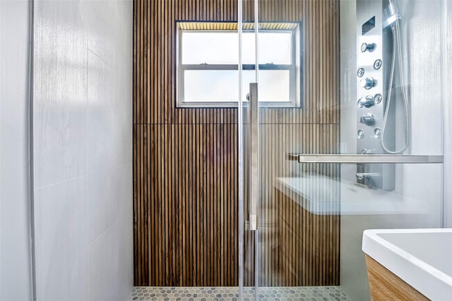 Building Photo - 2508 Arthur St