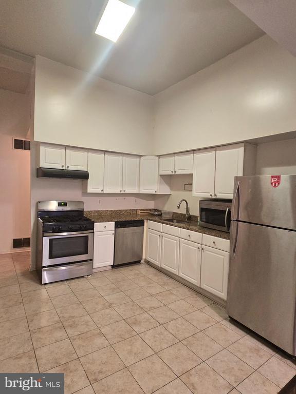 Building Photo - 1304 Walnut St