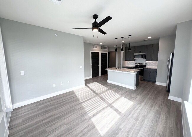 Primary Photo - 5005 E Parmer Ln
