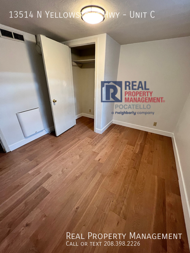 Building Photo - MOVE IN SPECIAL - 3 bed 1 bath - 2 level a...