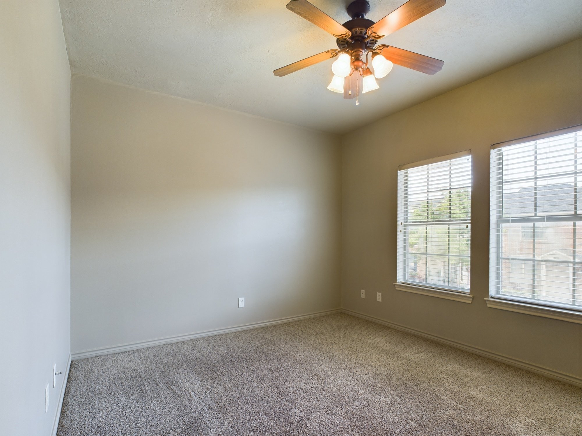 Building Photo - 422 Forest Dr Loop